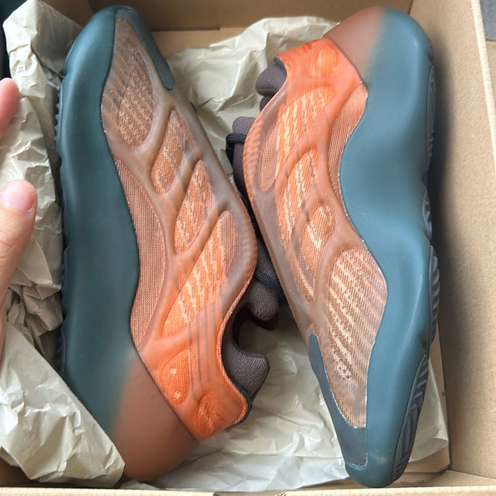Yeezy 700 V3